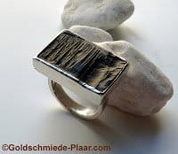 Ring aus Silber mit Holz