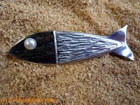Fisch-Brosche aus Silber mit Kokosnuss und Perle