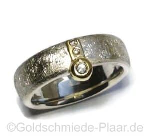 Schmuckstück aus Altgold - Ring mit Gold und Brillanten 