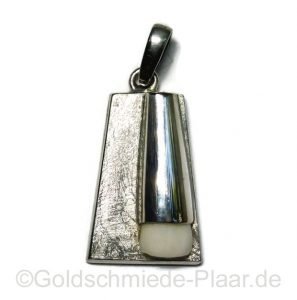 Kettenanhänger mit Milchzahn, Silber