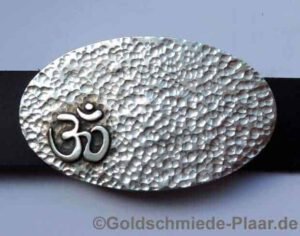 ovale Gürtelschnalle mit Om-Zeichen, Silber