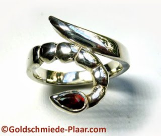 Skorpion-Ring mit Granat